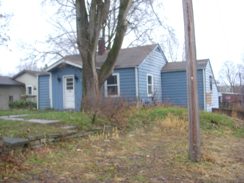 1st image of 327 Riverview Dr
