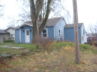 327 Riverview Dr, South Elgin, IL 60177