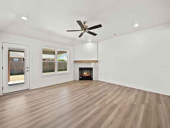 4th image of 671 Hayden James St