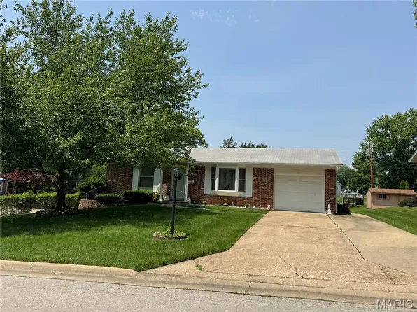 25 Saint Jude Dr, Ste Genevieve, MO 63670