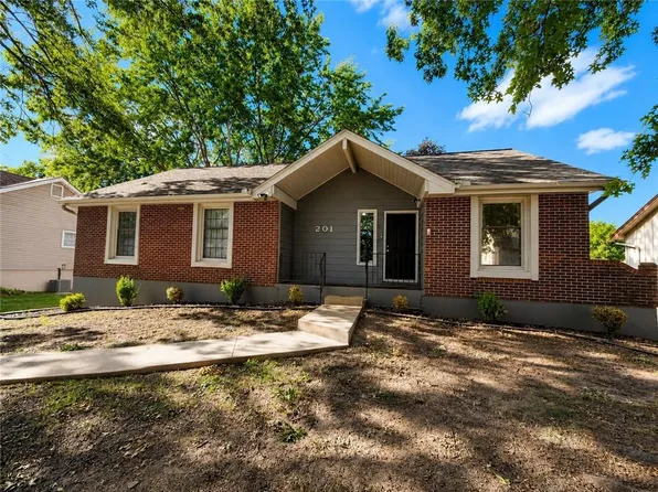 201 SE Princeton Pl, Blue Springs, MO 64014