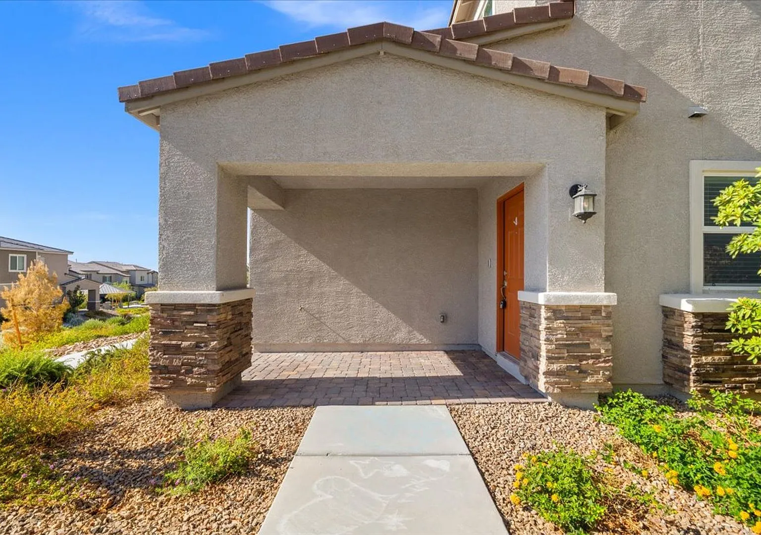 4bd End-Unit Gated Townhome with Stylish Finishes — Photo 2