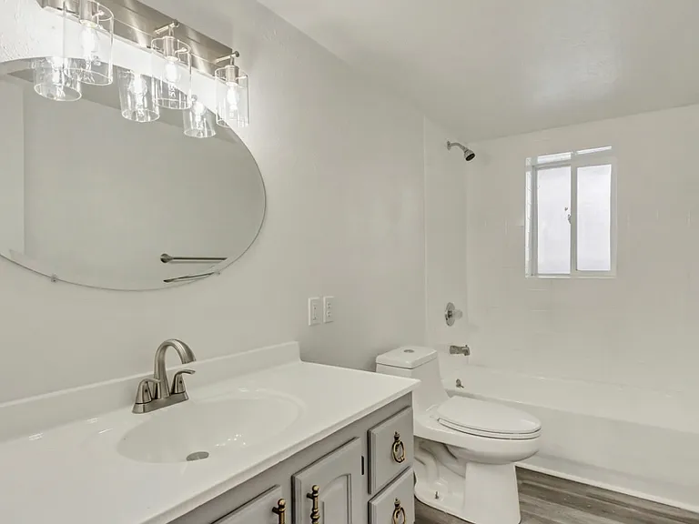 241 E Utah Ave — Photo 9