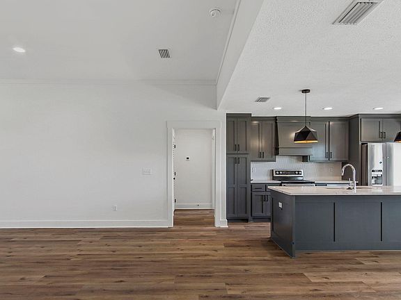 4th image of 3788 Redbud Way