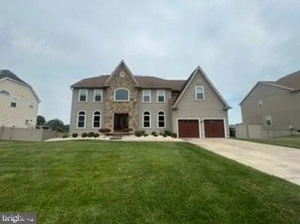 127 White Cedar Dr, Sicklerville, NJ 08081