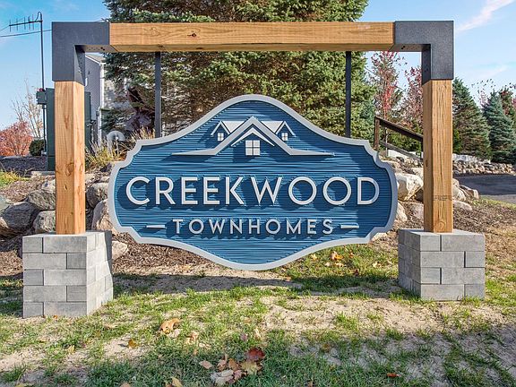 2nd image of 925 Creekwood Ln #925