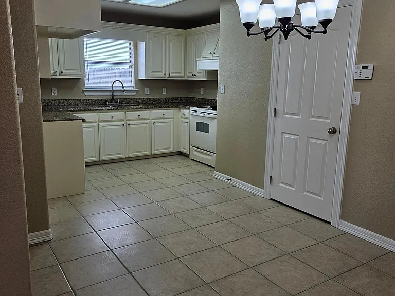 2108 Treasure Oaks Dr — Photo 15