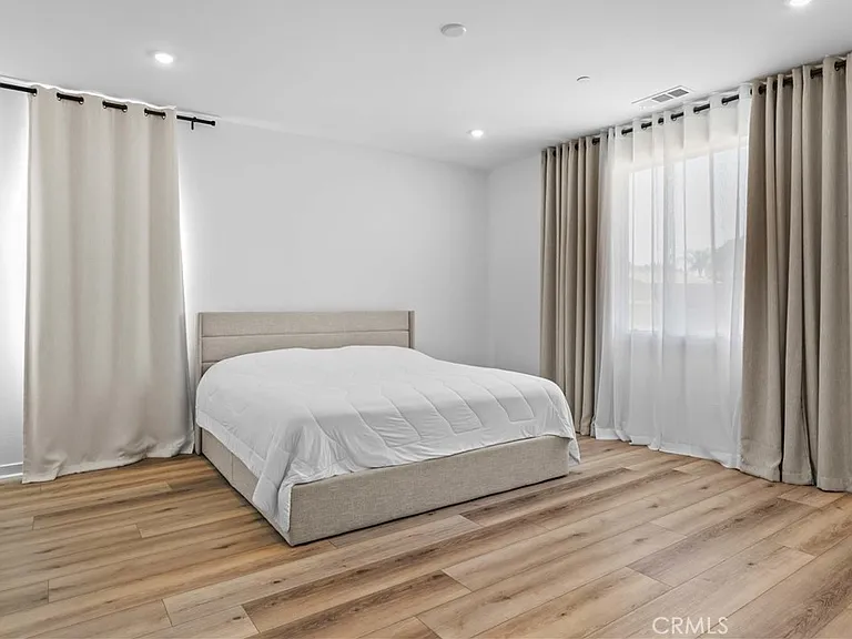 11769 Fenton Ave — Photo 18