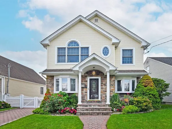 247 Royal Avenue, Mineola, NY 11501