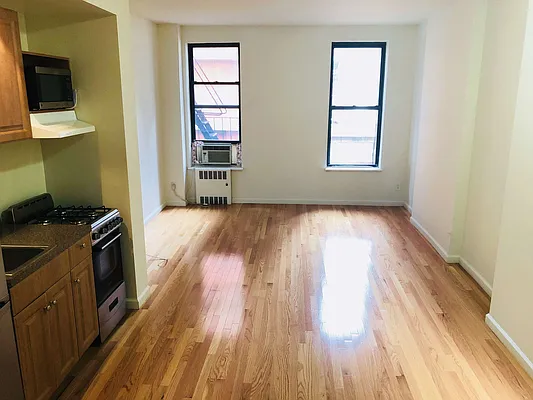 Rented by Avenues Real Estate | media 14