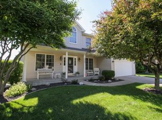 1307 Plantation Ln, Bloomington, IL 61704