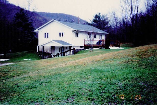 2nd image of 2 Hickory Ln
