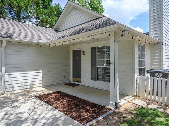 4th image of 1017 Wyndham Ln