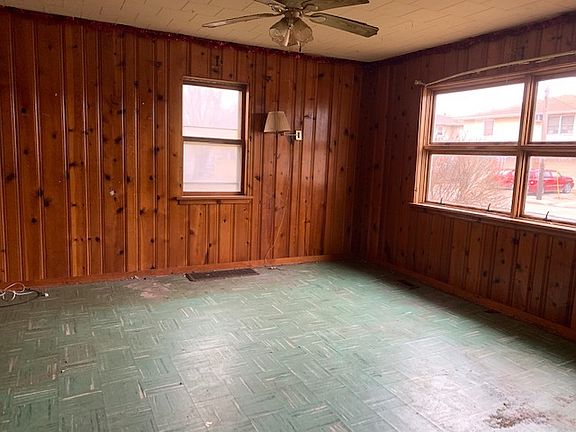 5th image of 1402 N Aurora St