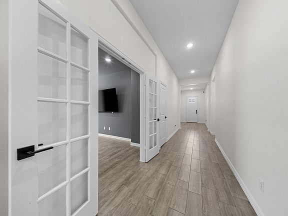 3rd image of 212 Cherryvale Ln