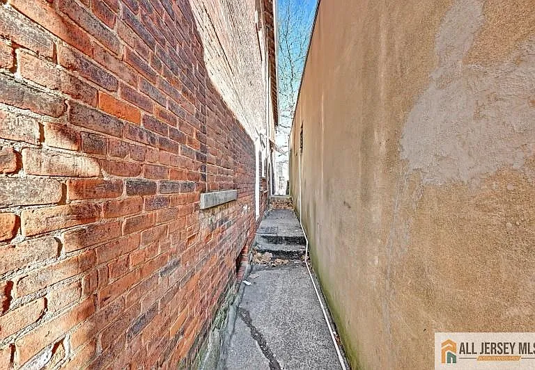 2 Columbus Pl #2 — Photo 8