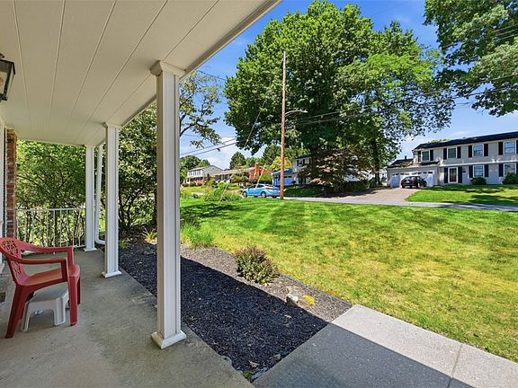 5th image of 137 Kenney Dr