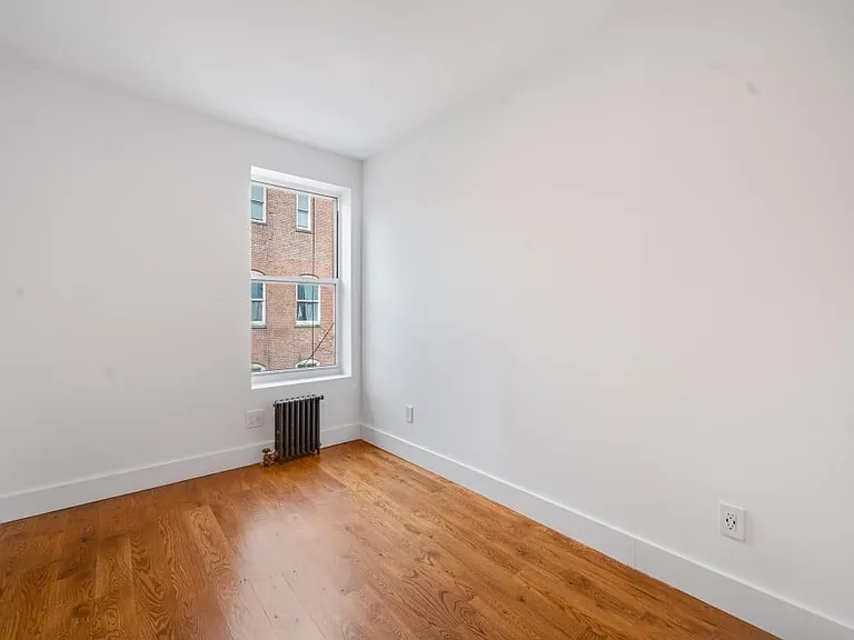 629 E 5th St #10 — Photo 9