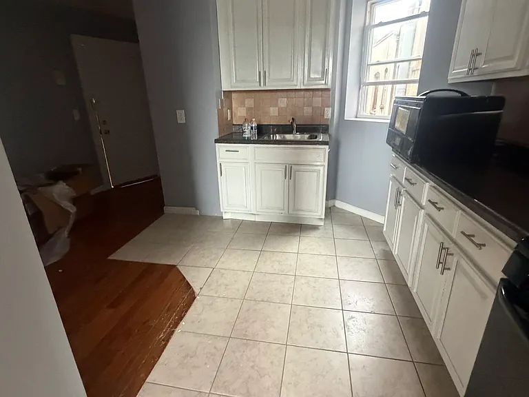 554 Avenue C #4A — Photo 2