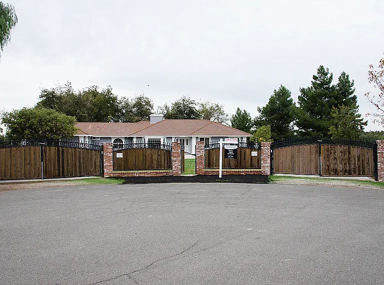 1st image of 23061 La Casa Ct