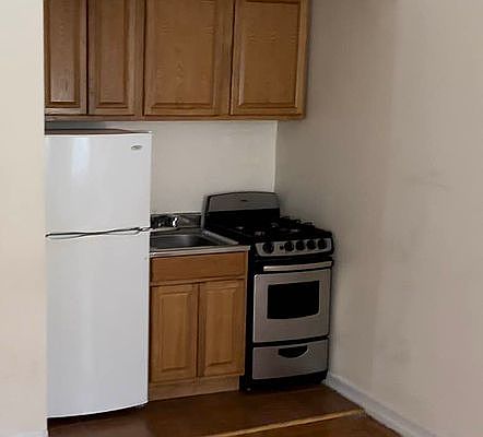 4th image of 437 E 74th St APT C