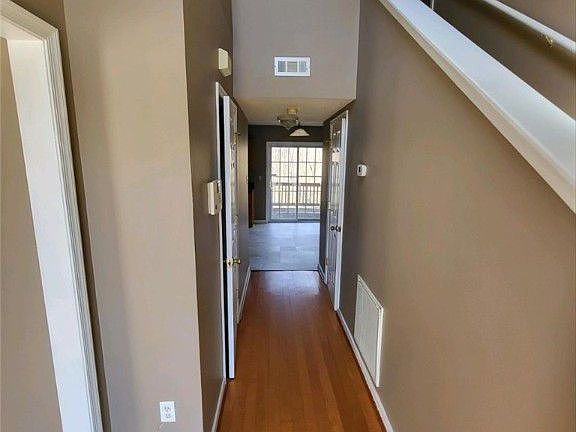 3rd image of 733 Hallwood Farms Dr