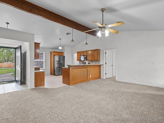 4th image of 326 E Alton Ave