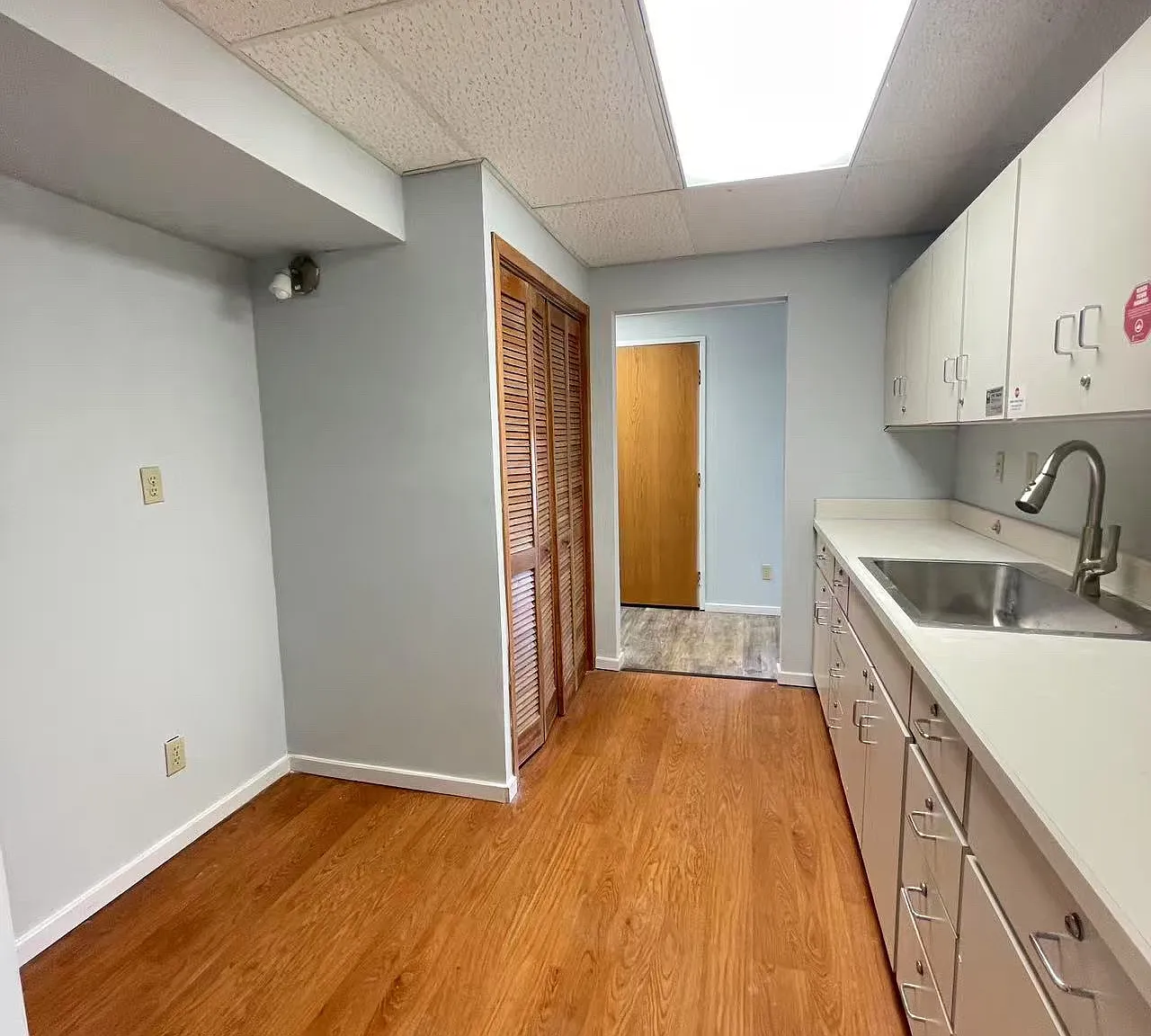 6 bed, 1600 sqft, $1,850 — Photo 3