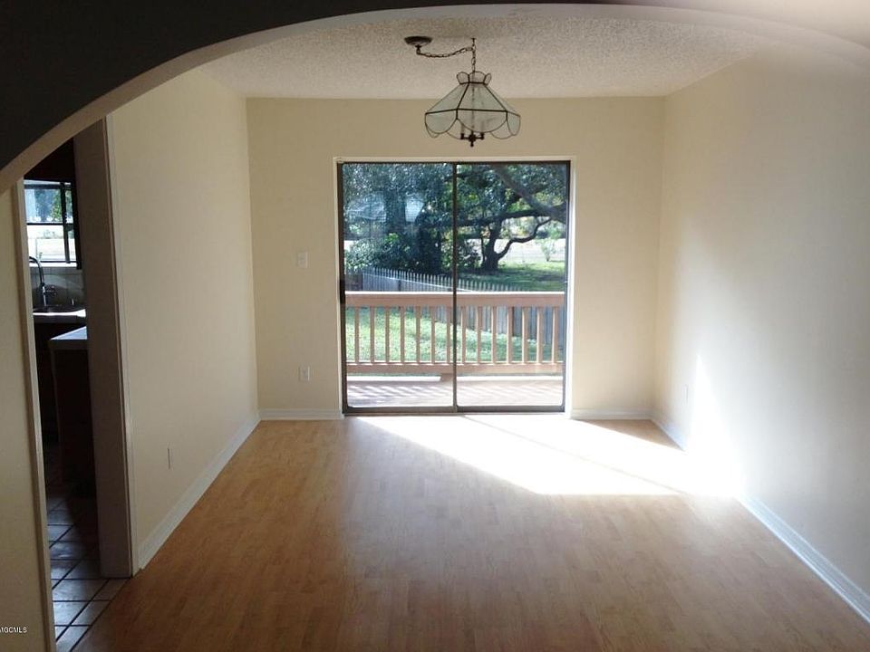 1st image of 209 Glen Eagles Dr