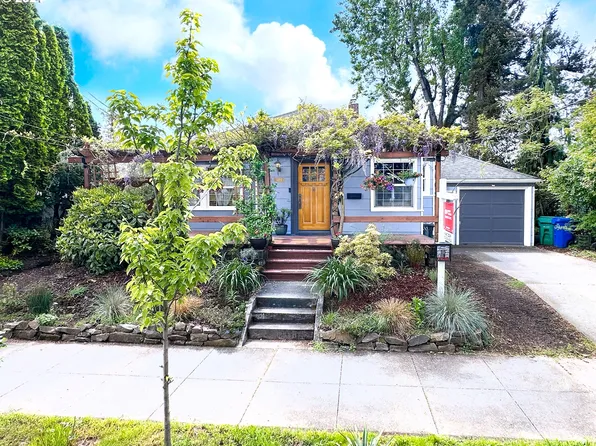 8126 SE Pine St, Portland, OR 97215