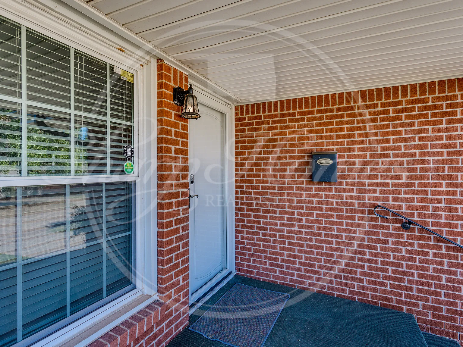 3 bed, 1004 sqft, $1,525 — Photo 2
