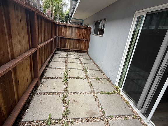 2nd image of 2727 Abbot Kinney Blvd #2