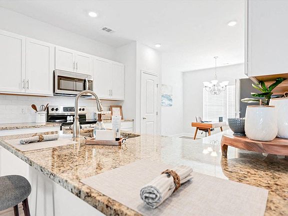 4th image of 102 Sinclair Way #4927190