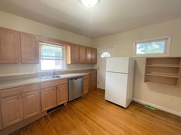 4th image of 61 Summer St #2