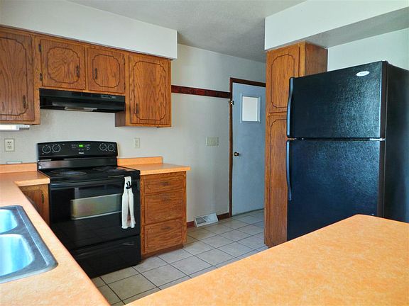5th image of 141 N Lincoln St