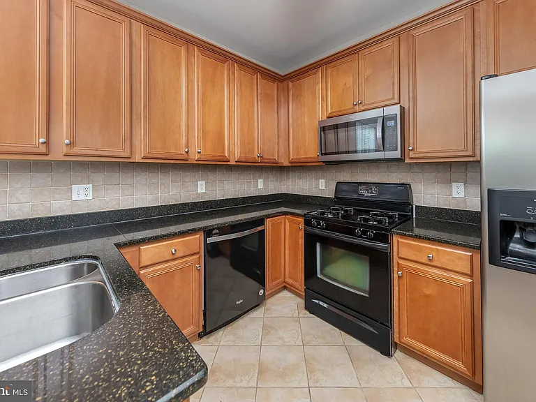 1085 Buckingham Dr — Photo 12