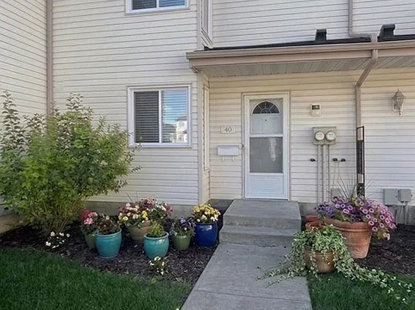 2024 57th St NW #40, Edmonton, AB T6L 2Z3