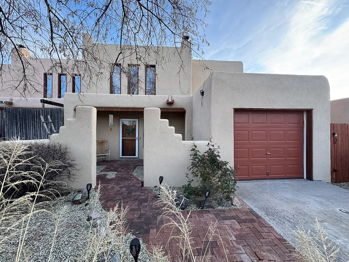 Building Photo - 2740 La Bajada