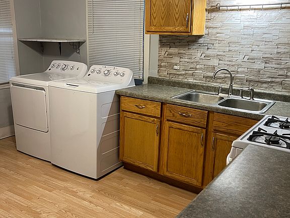5th image of 2844 N Avers Ave