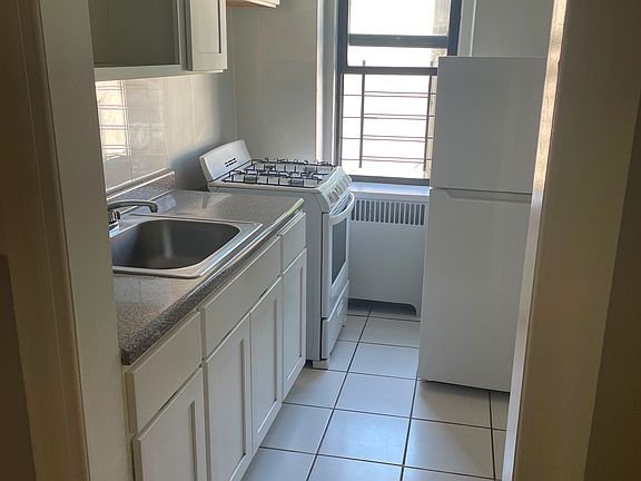 4th image of 2155 Grand Concourse APT 4A