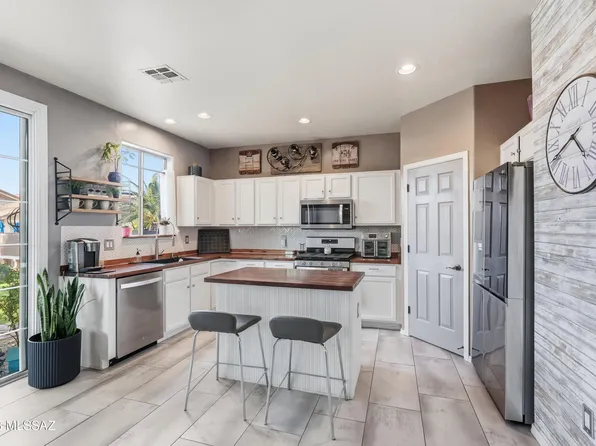 76 W Camino Rio Cebolla, Sahuarita, AZ 85629