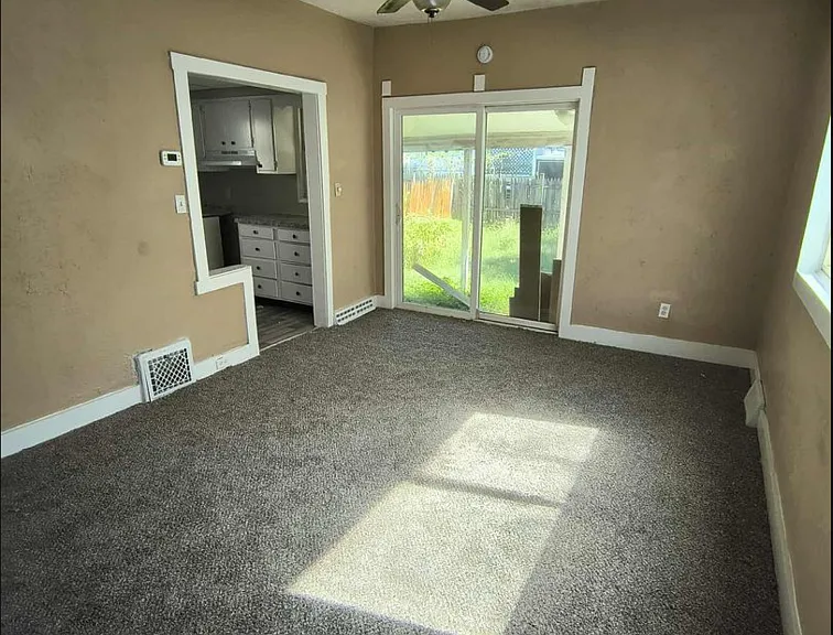 3924 Burnham Ave — Photo 4