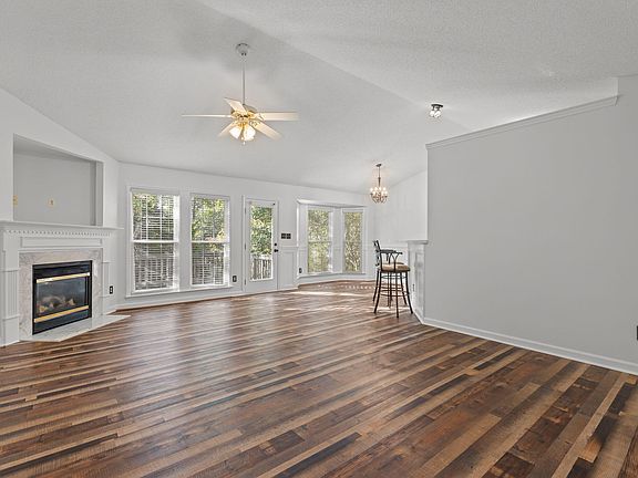 4th image of 402 Gem Dr