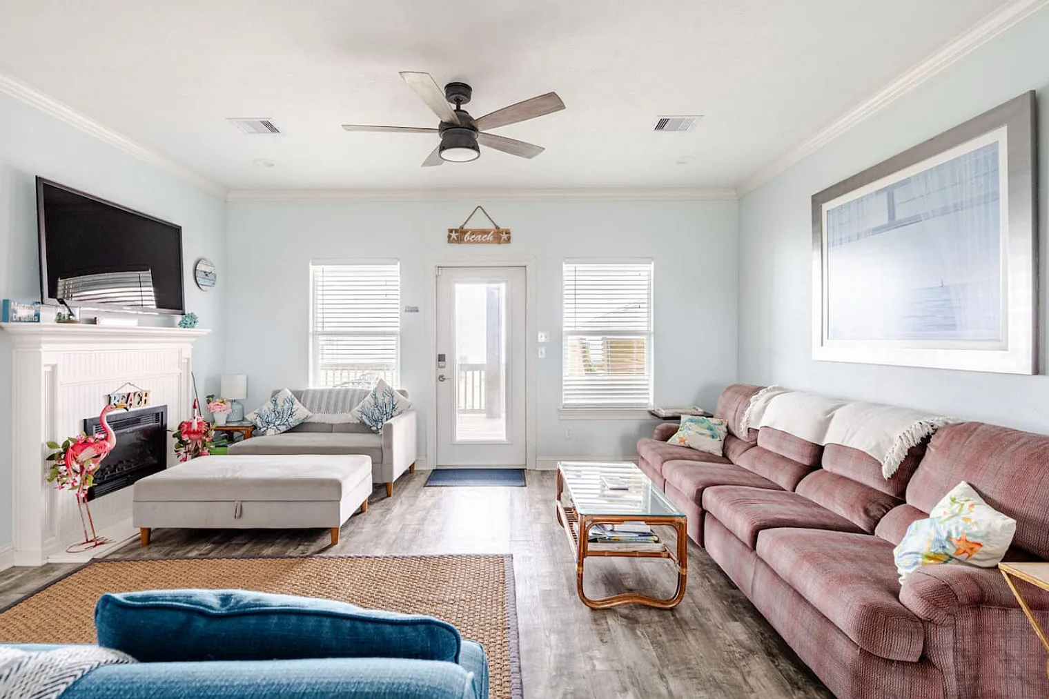 3 bed, 2.0 bath, 1313 sqft, $2,143 — Photo 1
