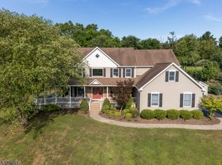 6 Sierra Trl, Clinton, NJ 08809