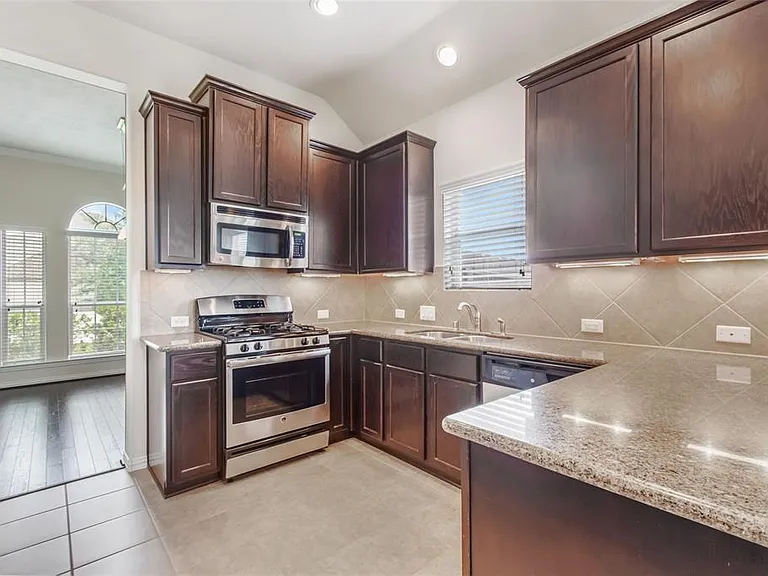 3103 Rose Trace Dr — Photo 5
