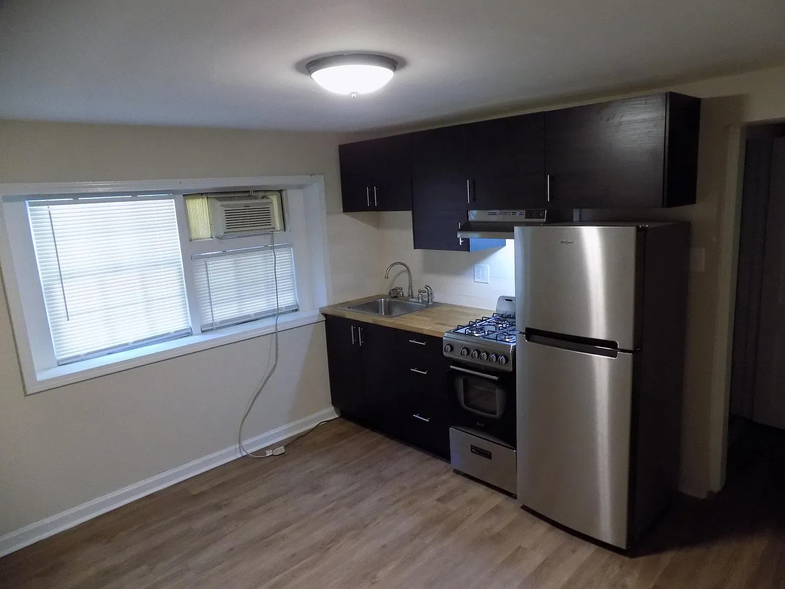 Studio, 200 sqft, $900 — Photo 4