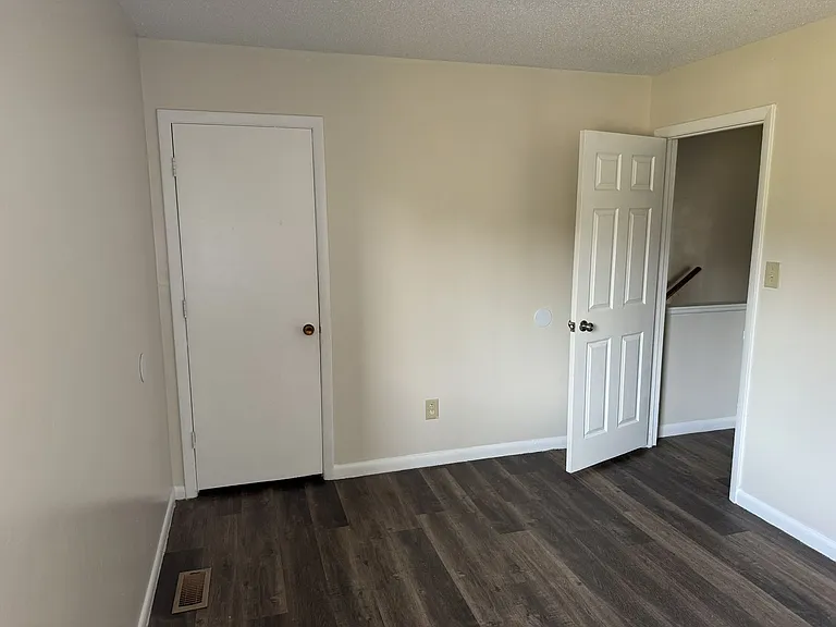 Pine Villa Town Houses — Photo 17