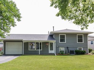 5601 Gordon Ave NW, Cedar Rapids, IA 52405