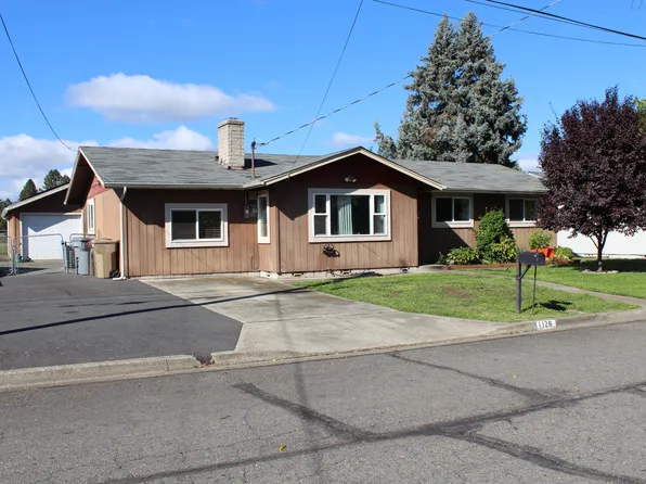 1126 SW Cottonwood St, Grants Pass, OR 97526